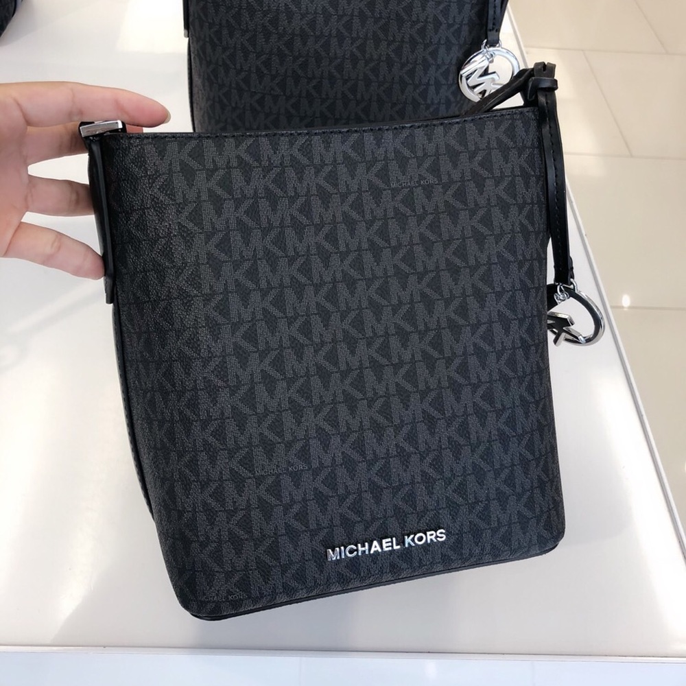 ❌SOLD OUT❌MICHAEL KORS KIMBERLY BUCKET CROSSBODY